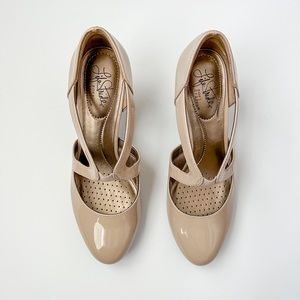 Vintage style kitten heel pleather pumps